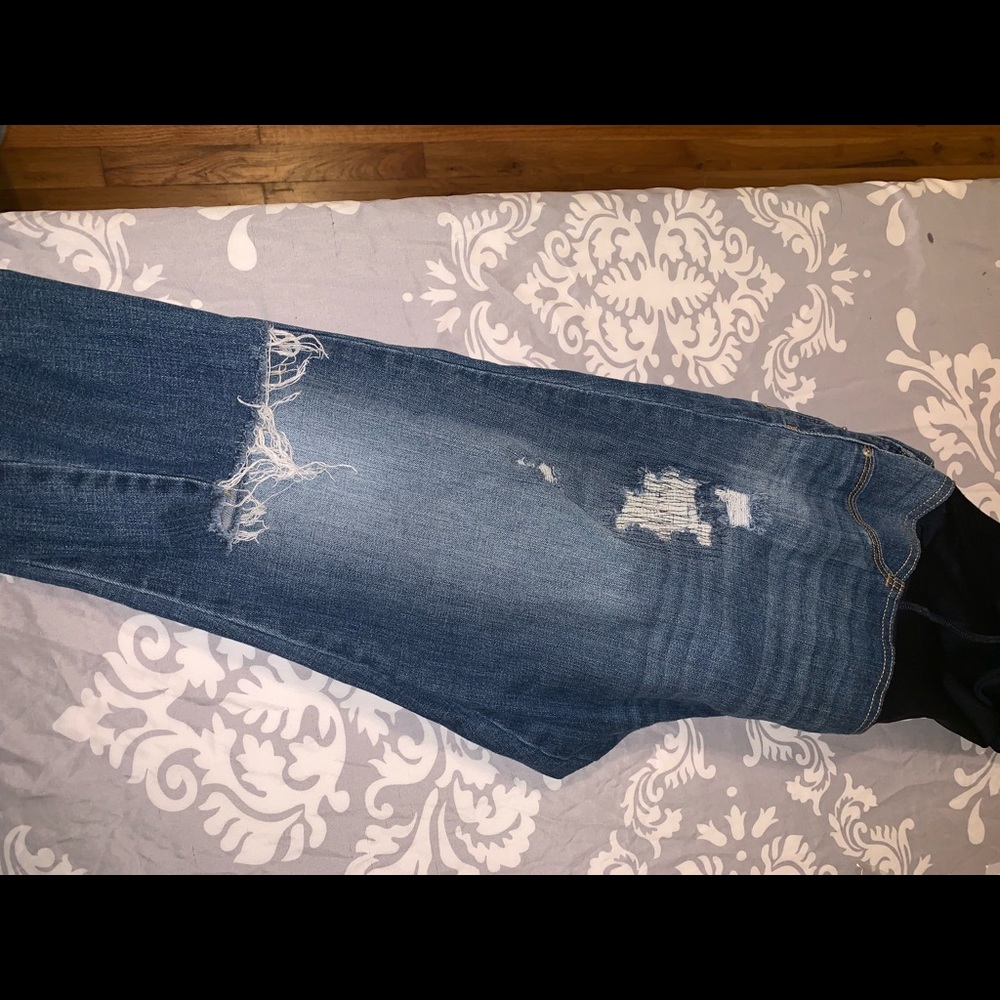 Distressed maternity jeans